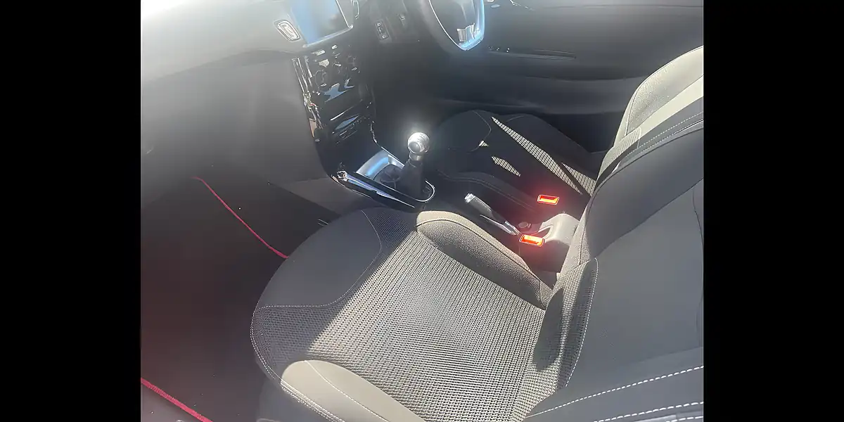 Used 2017 DS Automobiles DS 3 Chic Black - Interior and Exterior details 9