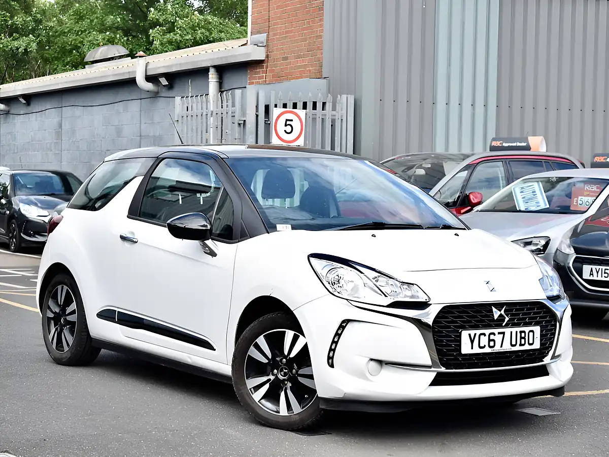Used 2017 DS Automobiles DS 3 Chic White - Front View