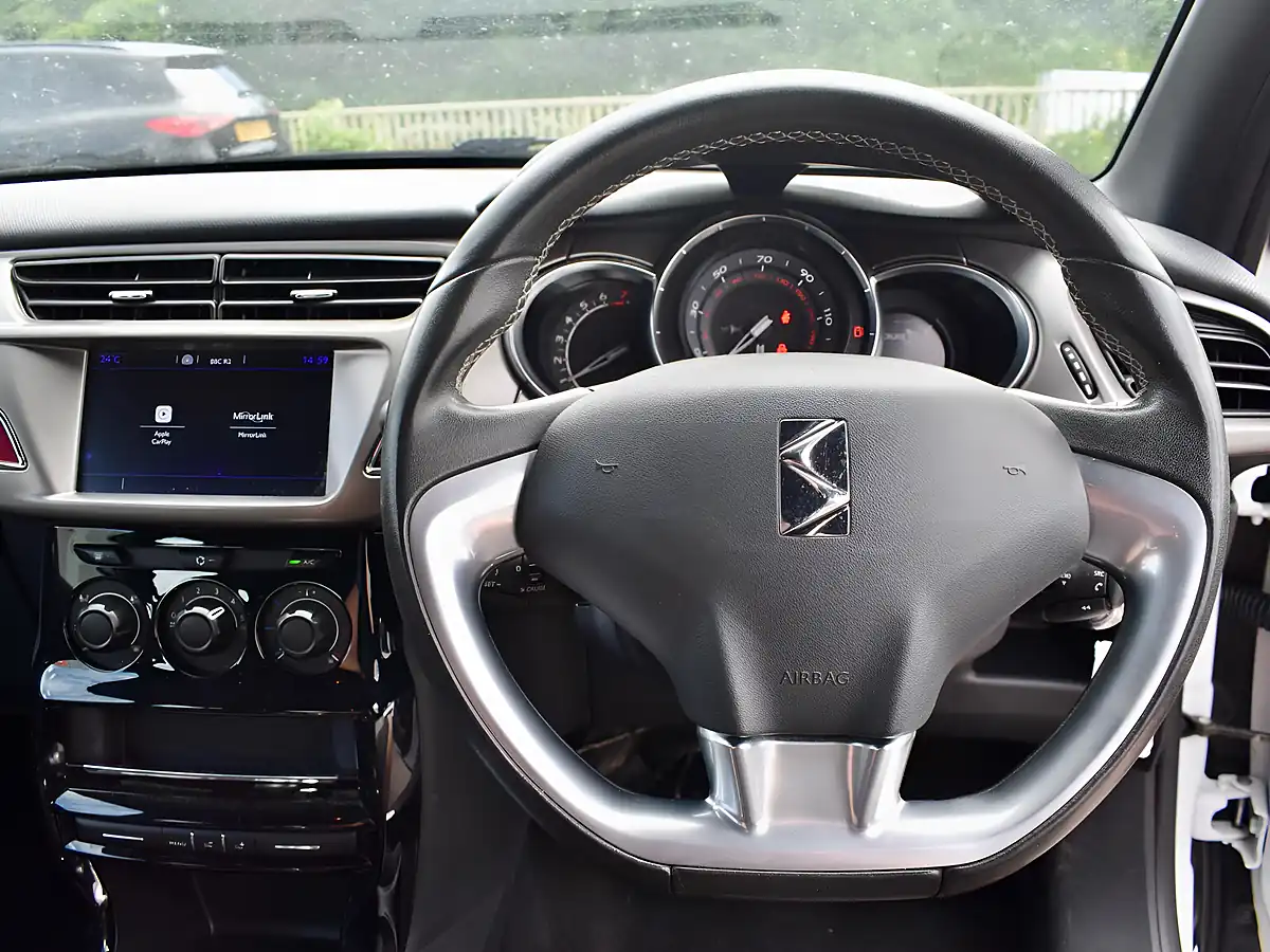 Used 2017 DS Automobiles DS 3 Chic White - Interior and Exterior details 10