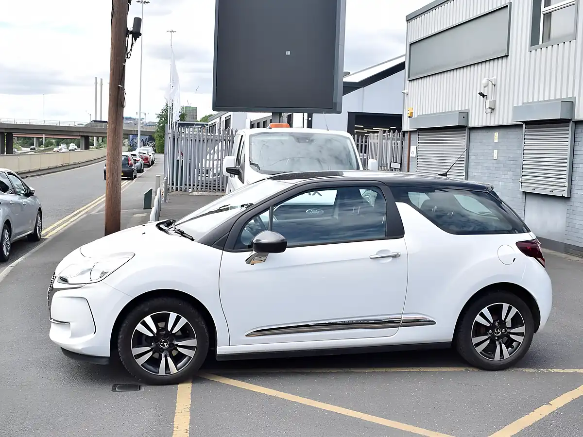 Used 2017 DS Automobiles DS 3 Chic White - Interior and Exterior details 4