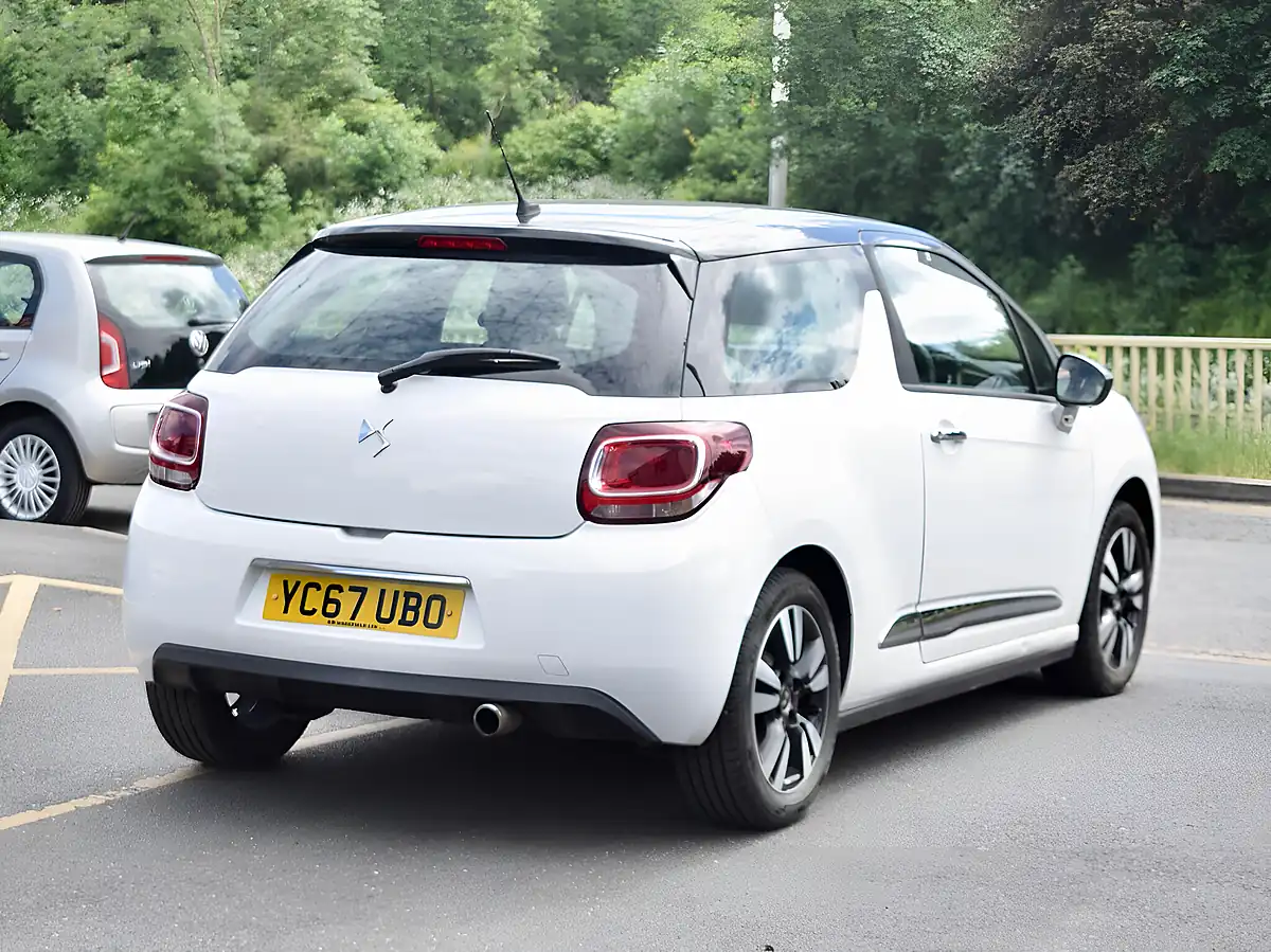 Used 2017 DS Automobiles DS 3 Chic White - Interior and Exterior details 7
