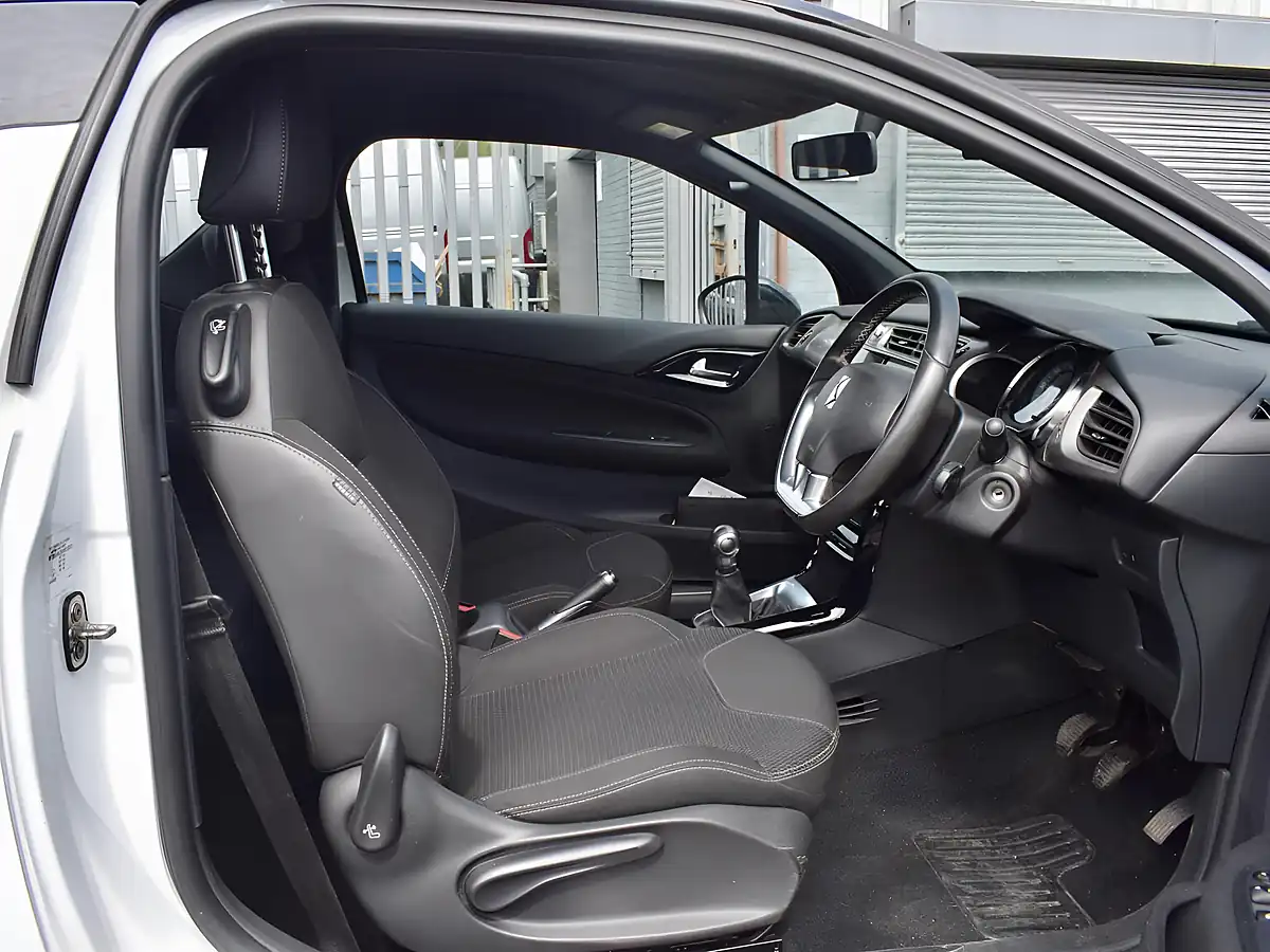 Used 2017 DS Automobiles DS 3 Chic White - Interior and Exterior details 9