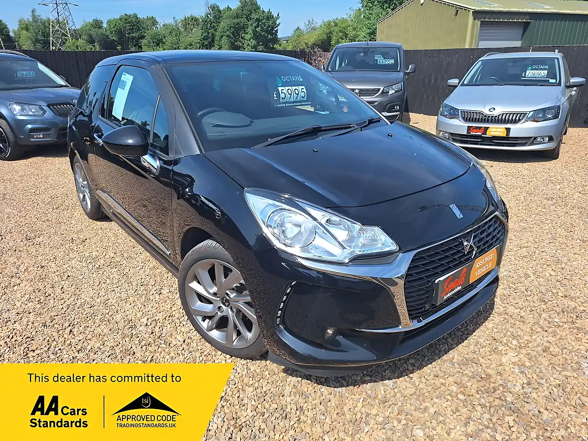 Used 2017 DS Automobiles DS 3 Connected Chic Black - Front View