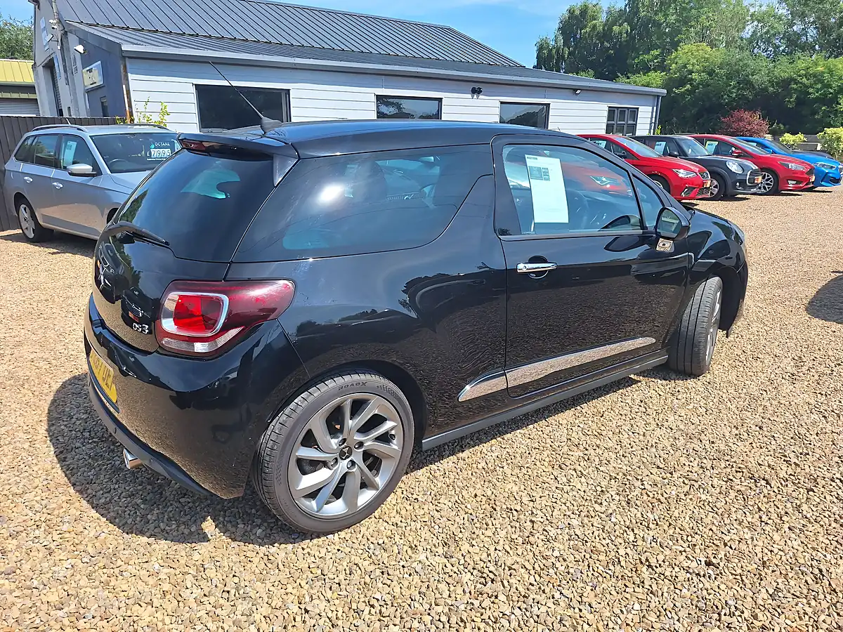 Used 2017 DS Automobiles DS 3 Connected Chic Black - Interior and Exterior details 13