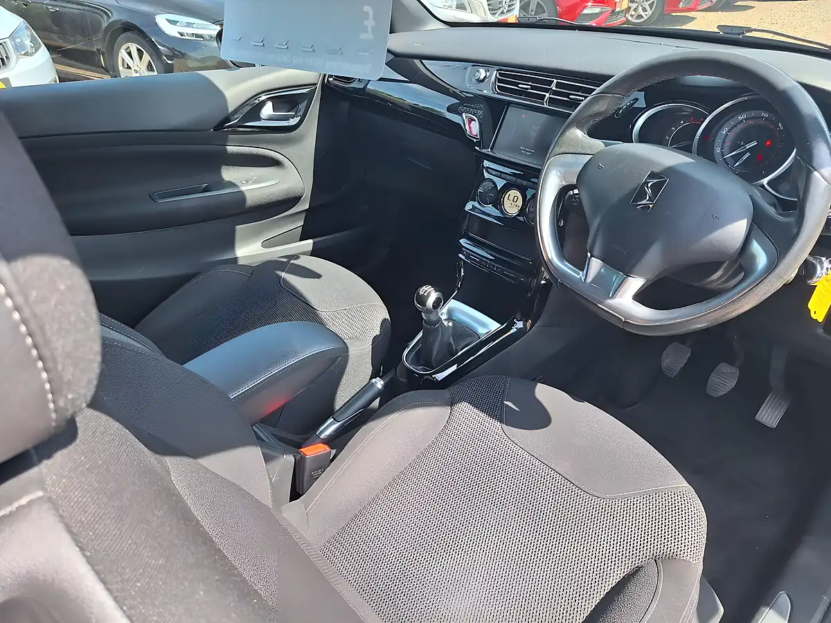 Used 2017 DS Automobiles DS 3 Connected Chic Black - Interior and Exterior details 16