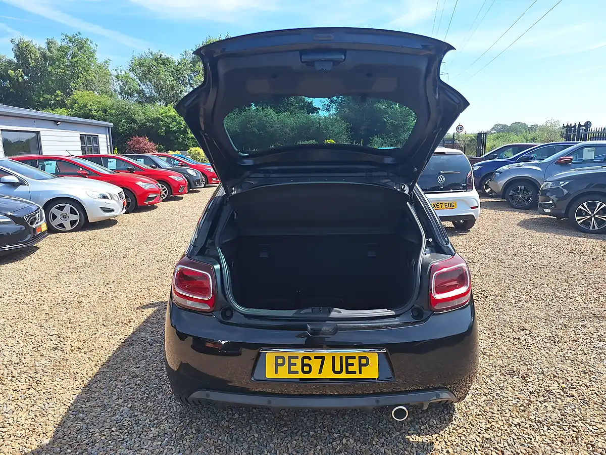 Used 2017 DS Automobiles DS 3 Connected Chic Black - Interior and Exterior details 19