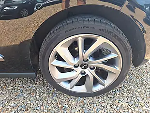 Used 2017 DS Automobiles DS 3 Connected Chic Black - Interior and Exterior details 6
