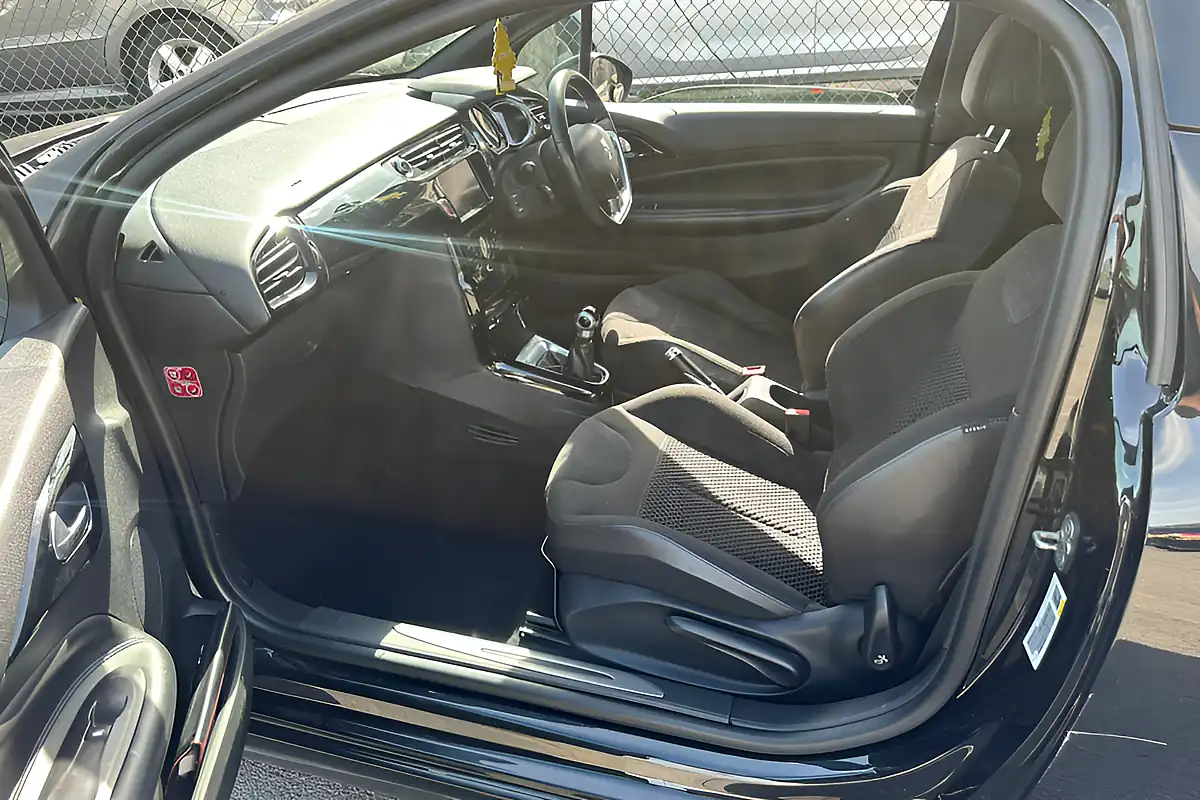 Used 2017 DS Automobiles DS 3 Elegance Black - Interior and Exterior details 11