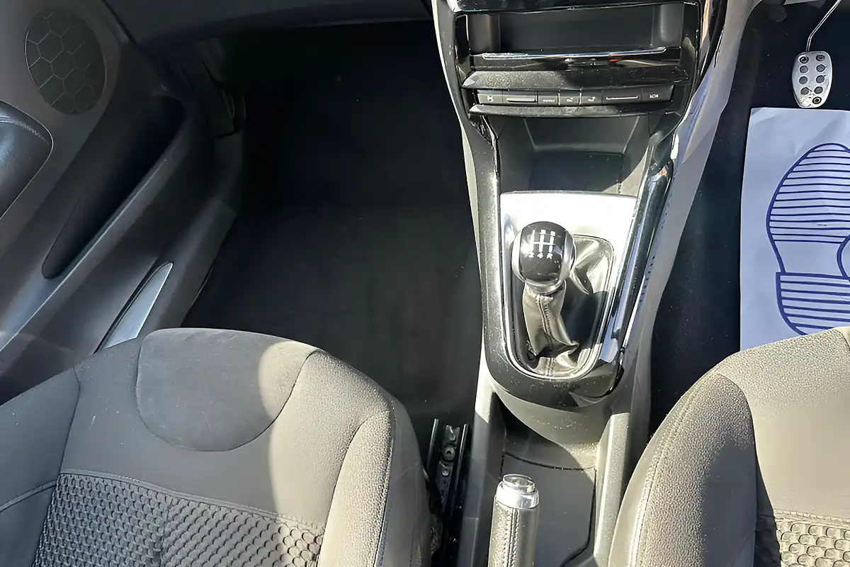 Used 2017 DS Automobiles DS 3 Elegance Black - Interior and Exterior details 15