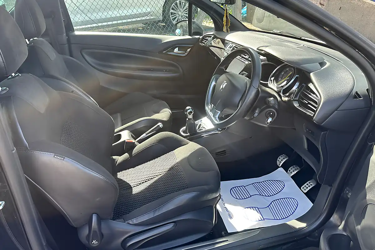 Used 2017 DS Automobiles DS 3 Elegance Black - Interior and Exterior details 18