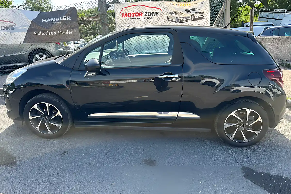 Used 2017 DS Automobiles DS 3 Elegance Black - Interior and Exterior details 5