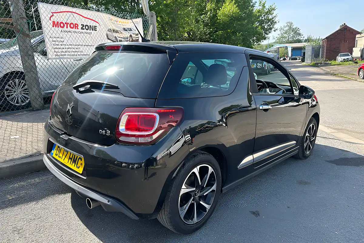 Used 2017 DS Automobiles DS 3 Elegance Black - Interior and Exterior details 8