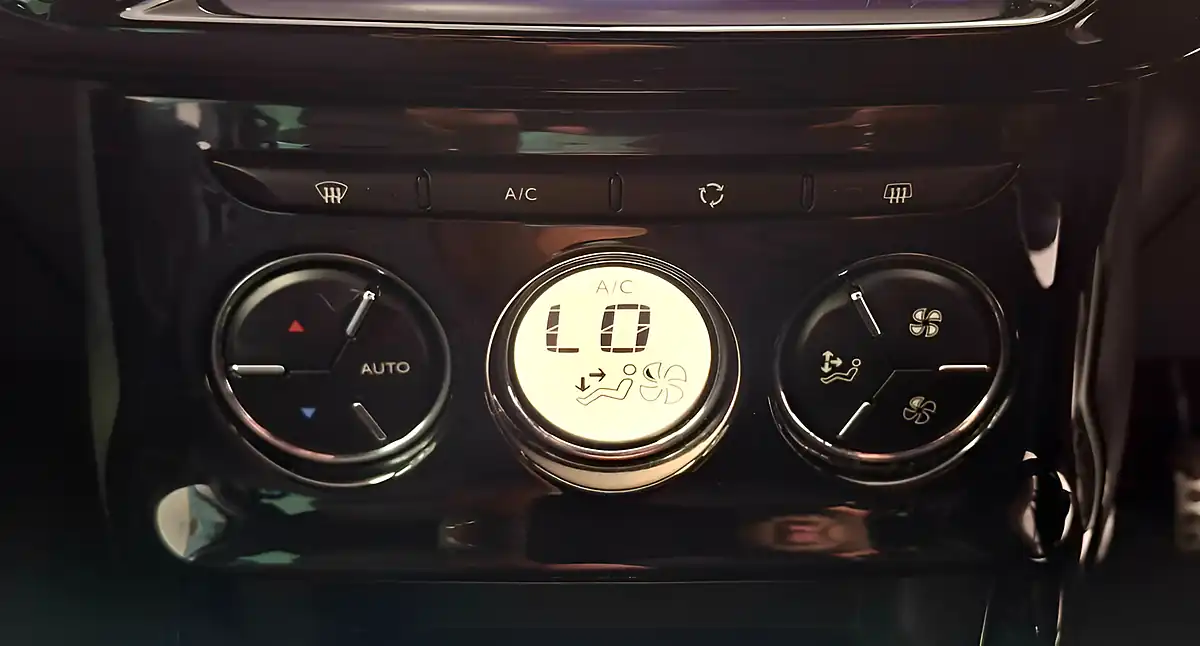 Used 2017 DS Automobiles DS 3 Elegance White - Interior and Exterior details 14