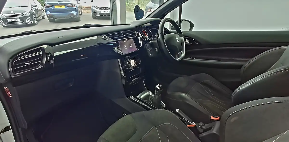 Used 2017 DS Automobiles DS 3 Elegance White - Interior and Exterior details 18