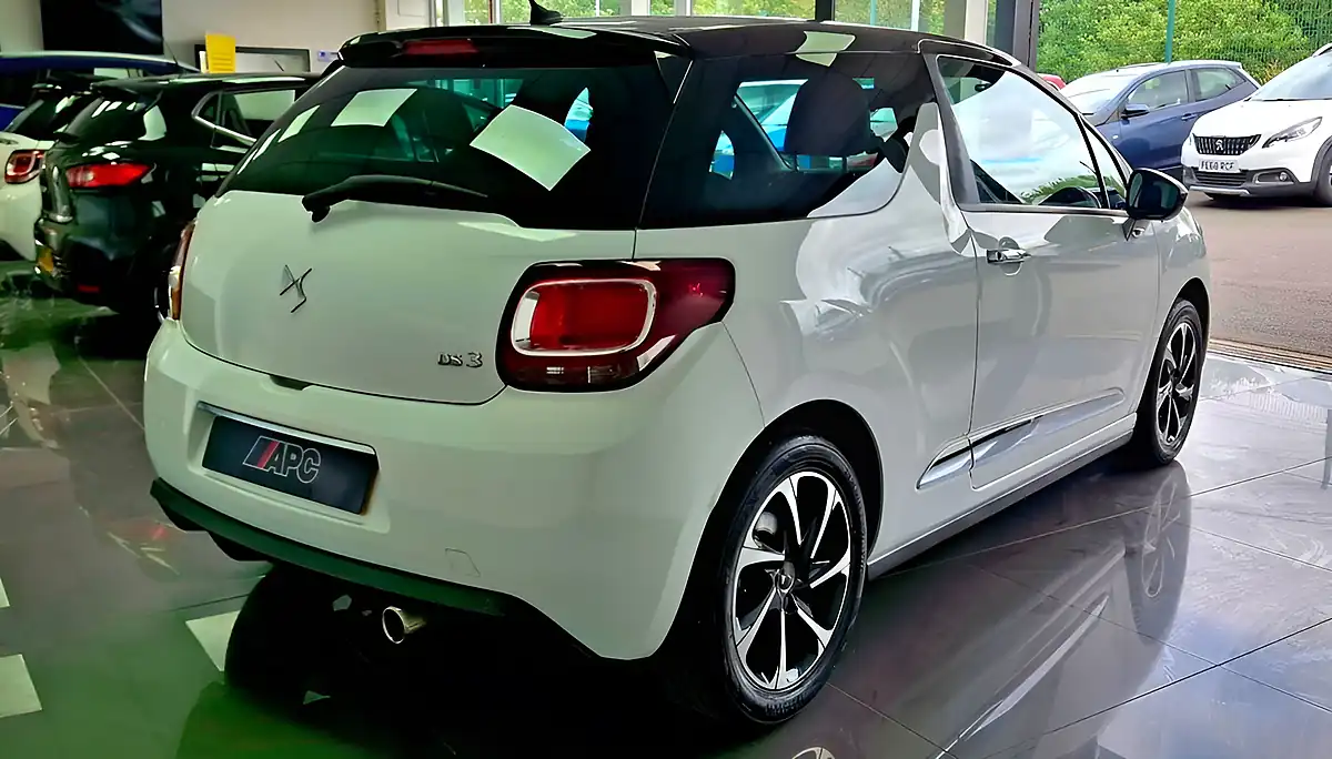 Used 2017 DS Automobiles DS 3 Elegance White - Interior and Exterior details 5