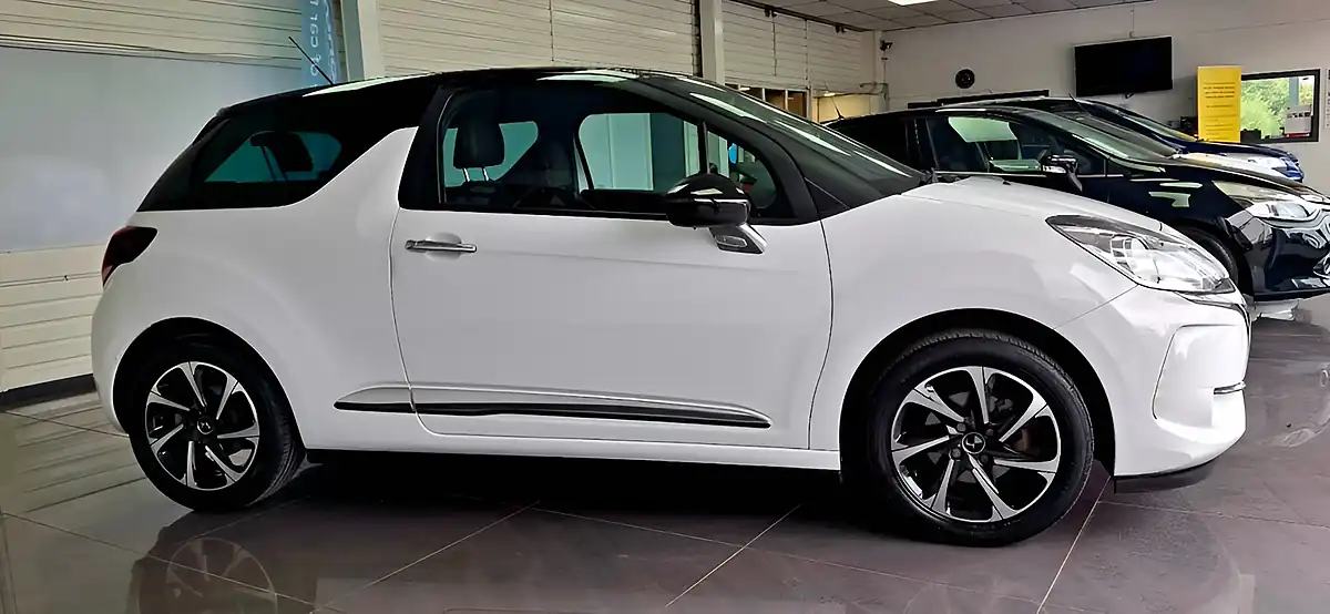 Used 2017 DS Automobiles DS 3 Elegance White - Interior and Exterior details 8