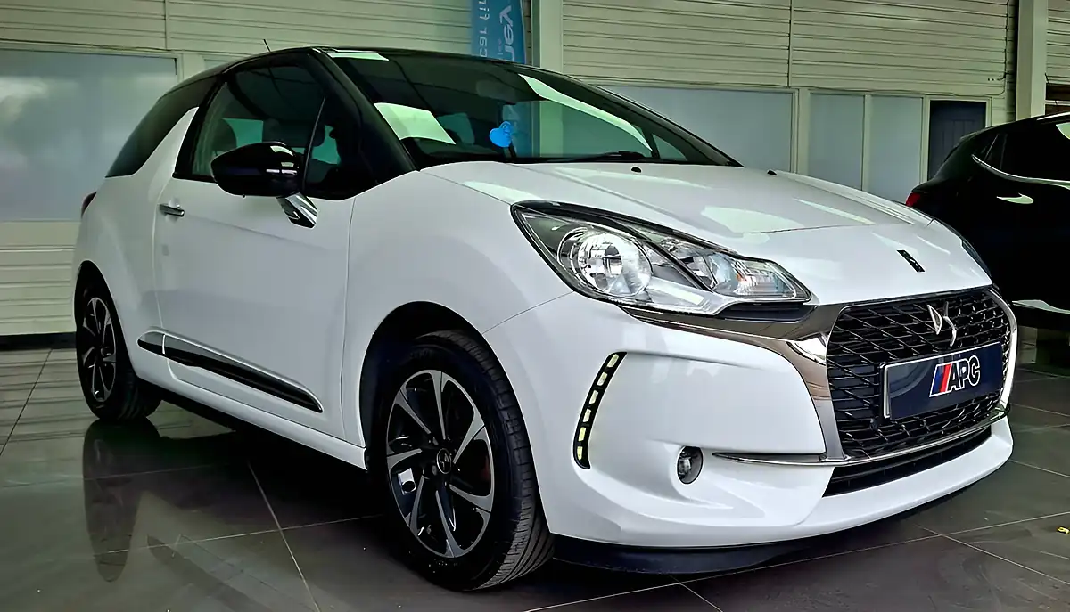 Used 2017 DS Automobiles DS 3 Elegance White - Interior and Exterior details 9