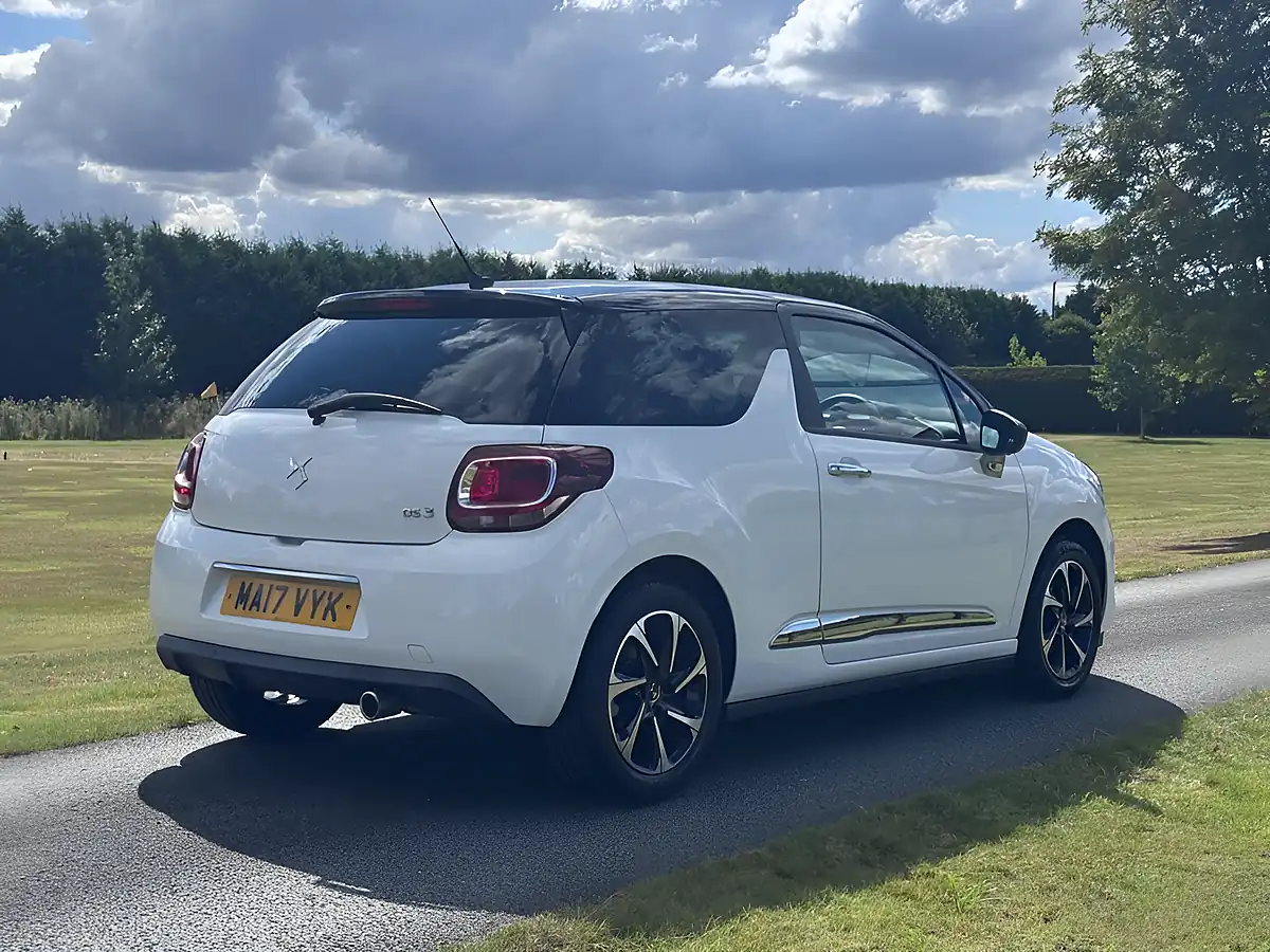 Used 2017 DS Automobiles DS 3 Elegance White - Interior and Exterior details 4