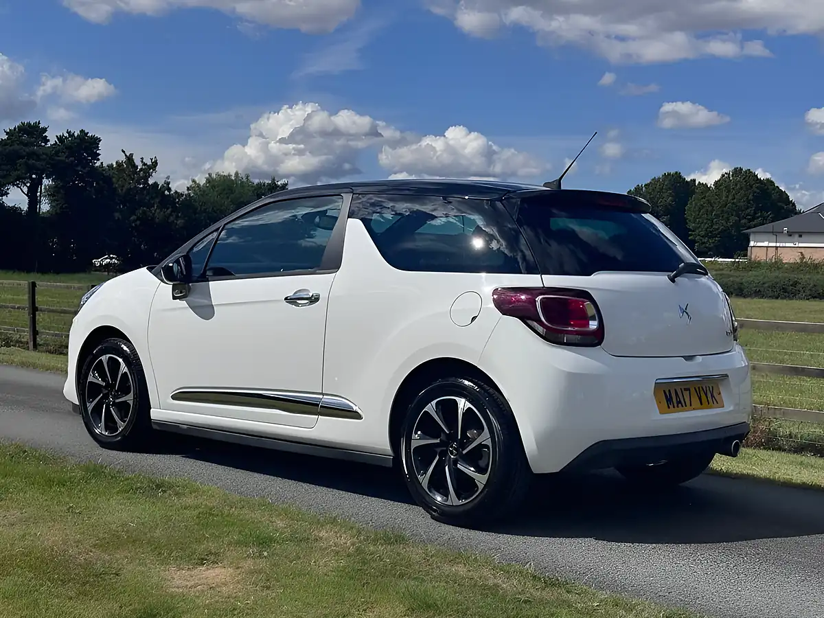 Used 2017 DS Automobiles DS 3 Elegance White - Interior and Exterior details 6