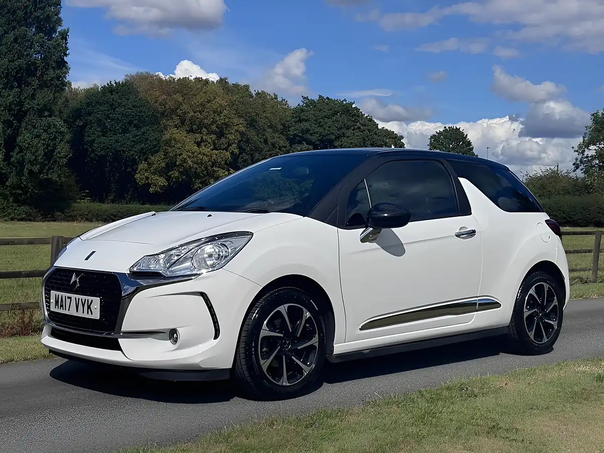 Used 2017 DS Automobiles DS 3 Elegance White - Interior and Exterior details 8