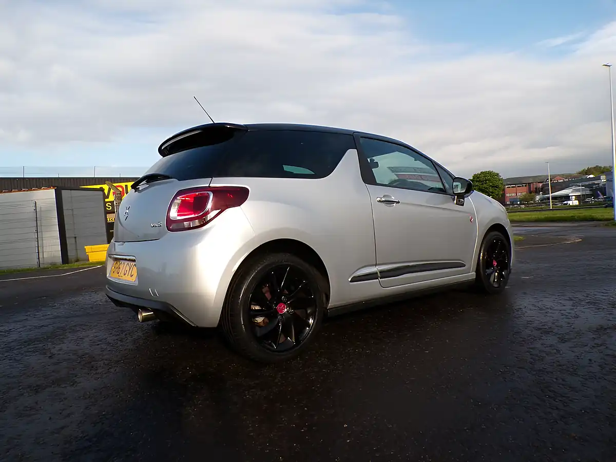 Used 2017 DS Automobiles DS 3 Performance Line Silver - Interior and Exterior details 7