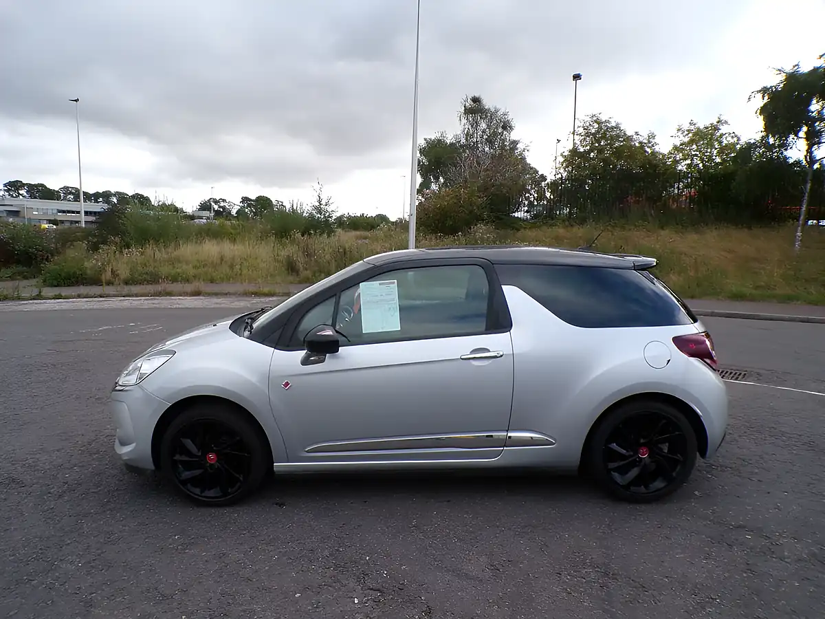 Used 2017 DS Automobiles DS 3 Performance Line Silver - Interior and Exterior details 3