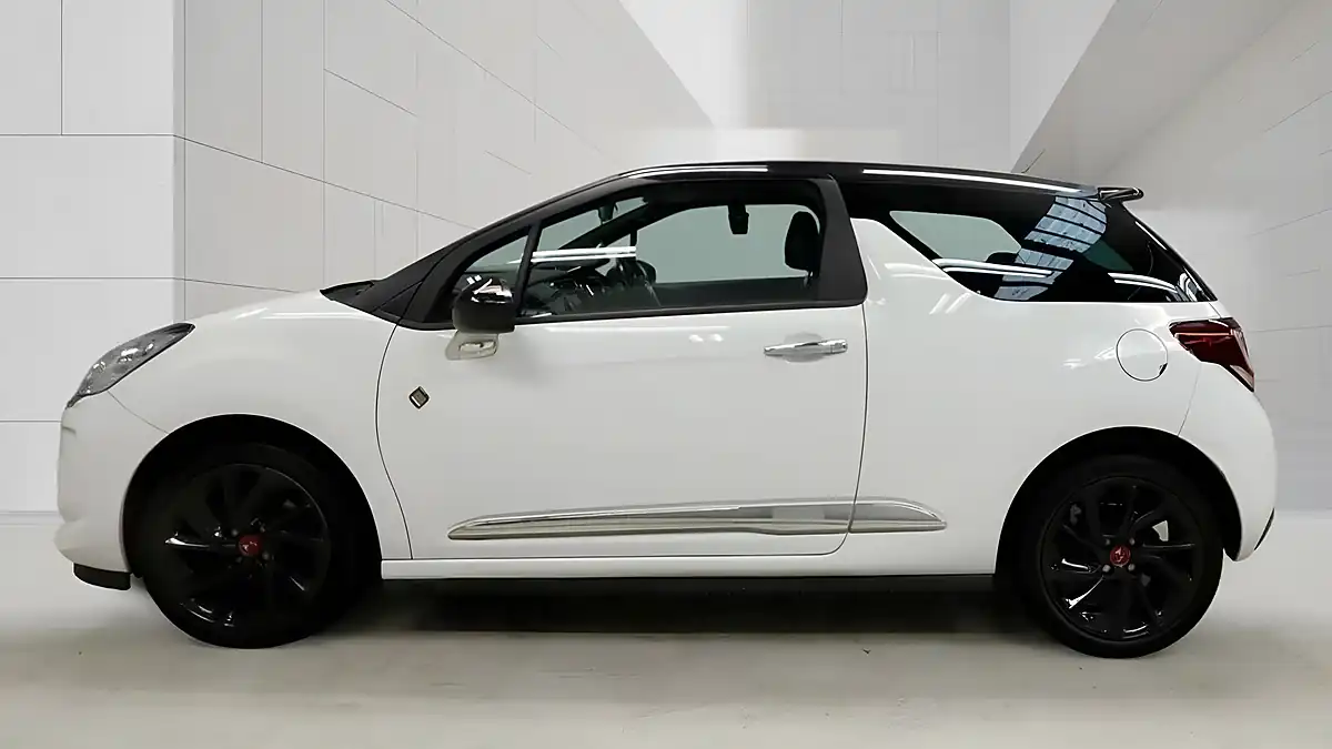 Used 2017 DS Automobiles DS 3 Performance Line White - Interior and Exterior details 3