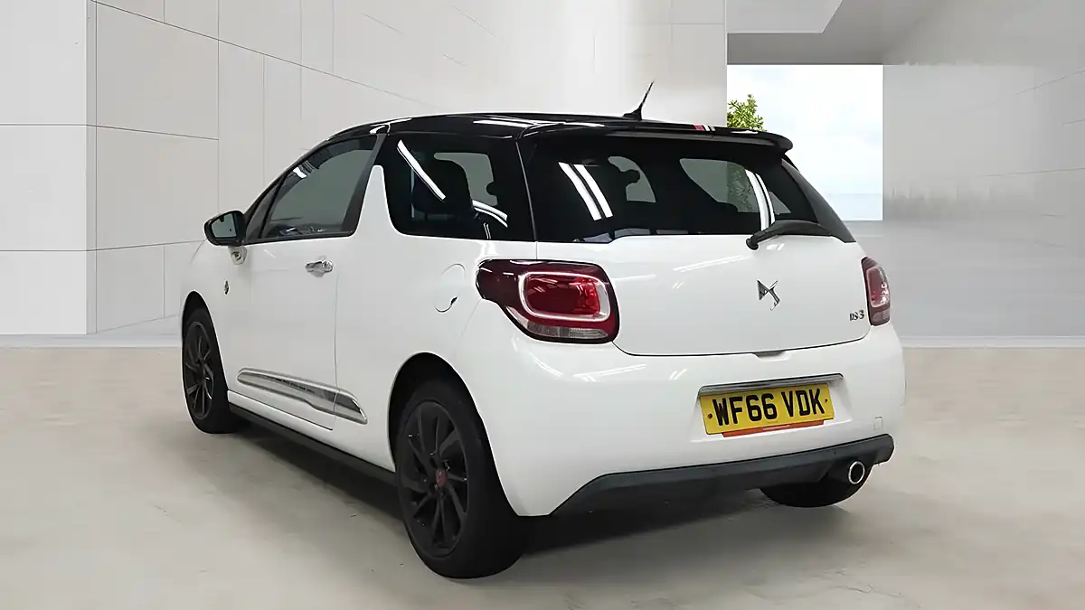 Used 2017 DS Automobiles DS 3 Performance Line White - Interior and Exterior details 4