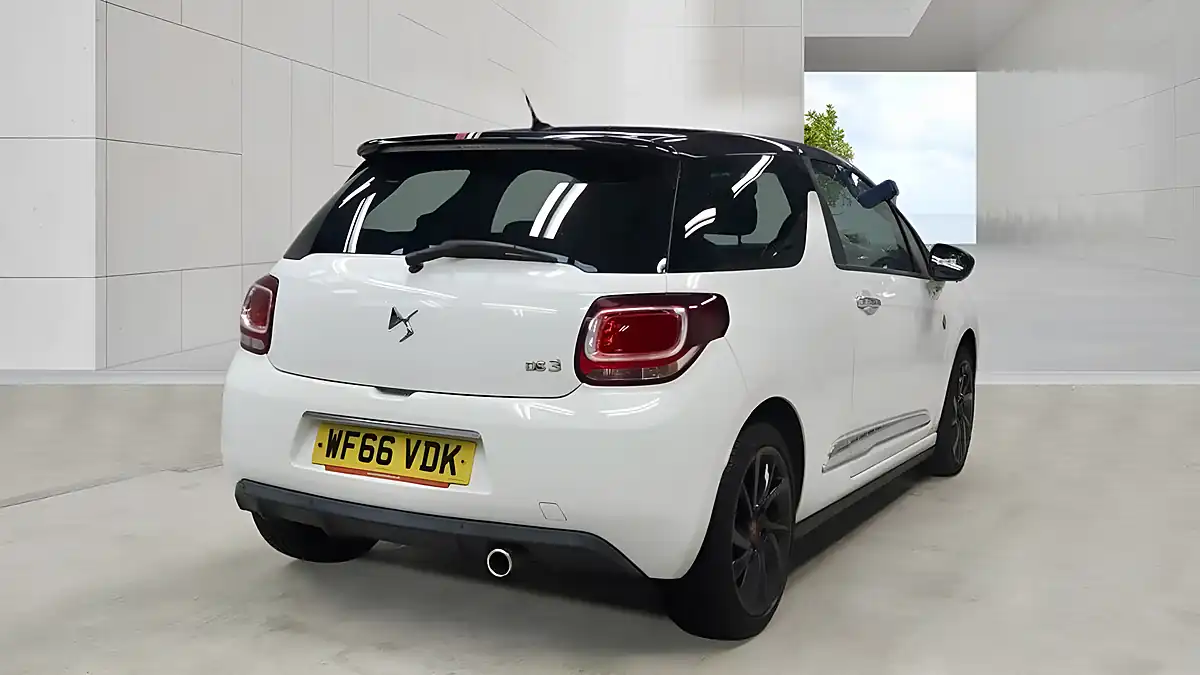 Used 2017 DS Automobiles DS 3 Performance Line White - Interior and Exterior details 7
