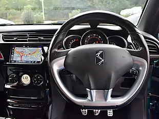 Used 2017 DS Automobiles DS 3 Prestige Green - Interior and Exterior details 10