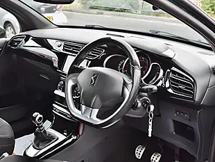 Used 2017 DS Automobiles DS 3 Prestige Green - Interior and Exterior details 13