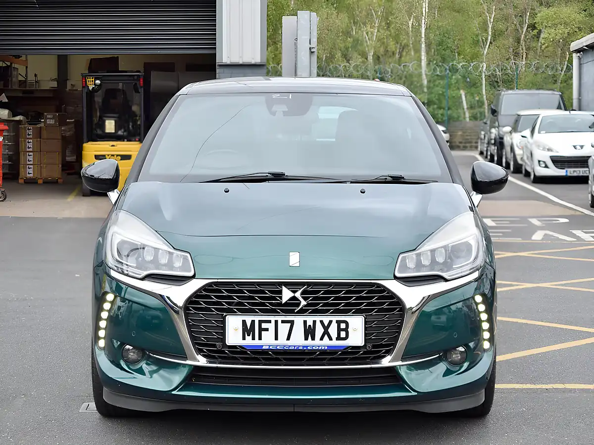 Used 2017 DS Automobiles DS 3 Prestige Green - Interior and Exterior details 2
