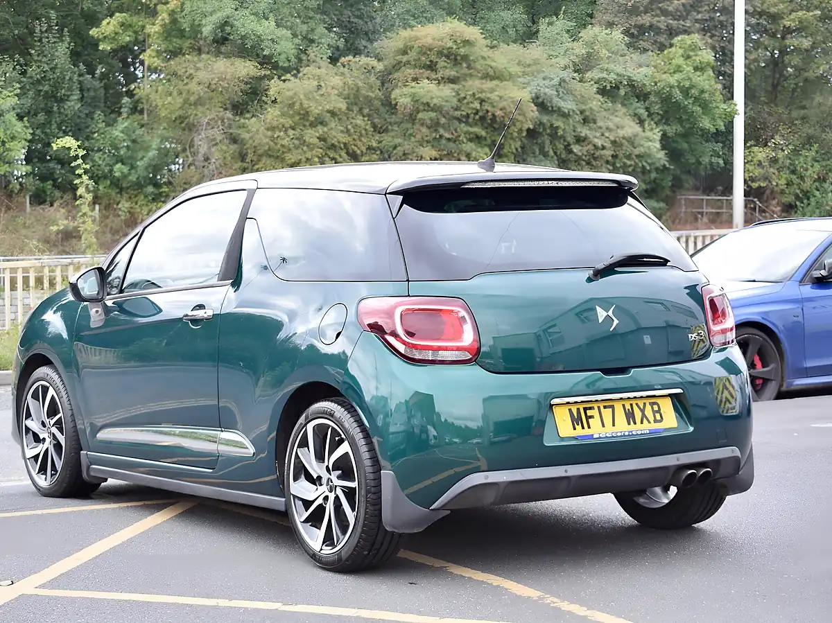 Used 2017 DS Automobiles DS 3 Prestige Green - Interior and Exterior details 5