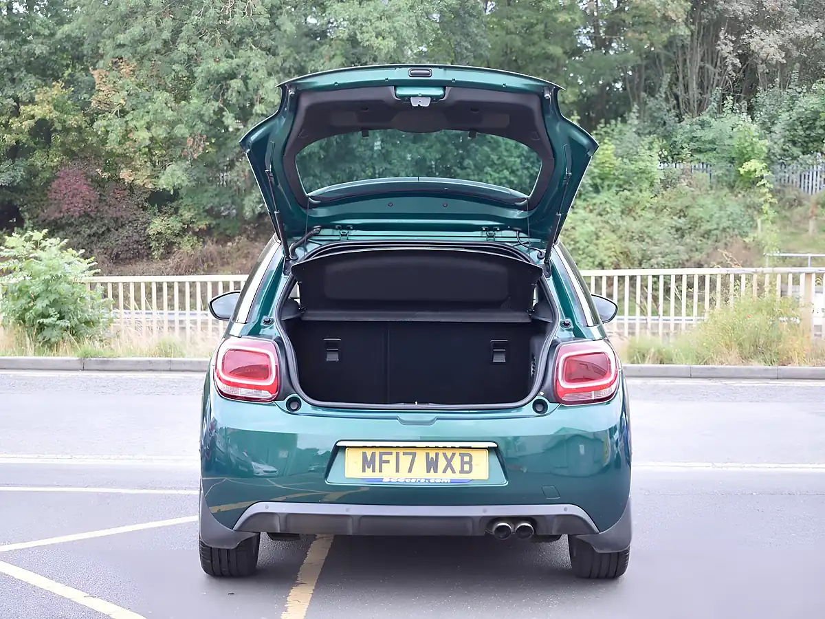 Used 2017 DS Automobiles DS 3 Prestige Green - Interior and Exterior details 7