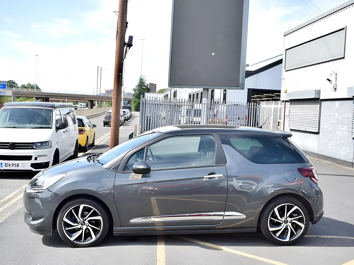 Used 2017 DS Automobiles DS 3 Prestige Grey - Interior and Exterior details 4