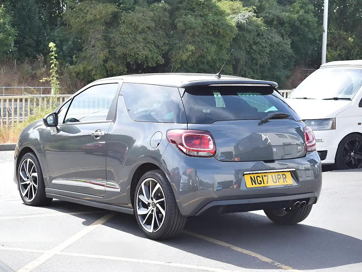 Used 2017 DS Automobiles DS 3 Prestige Grey - Interior and Exterior details 5