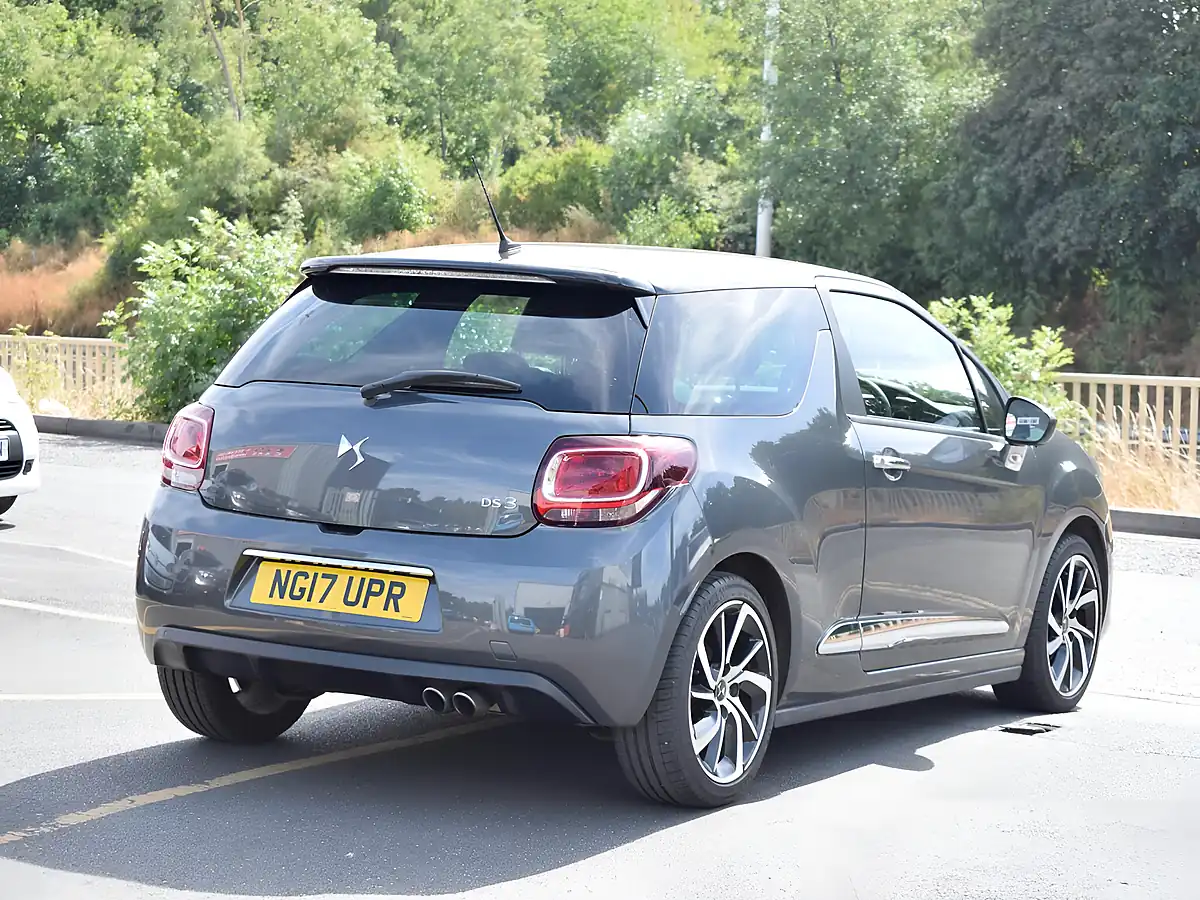 Used 2017 DS Automobiles DS 3 Prestige Grey - Interior and Exterior details 9
