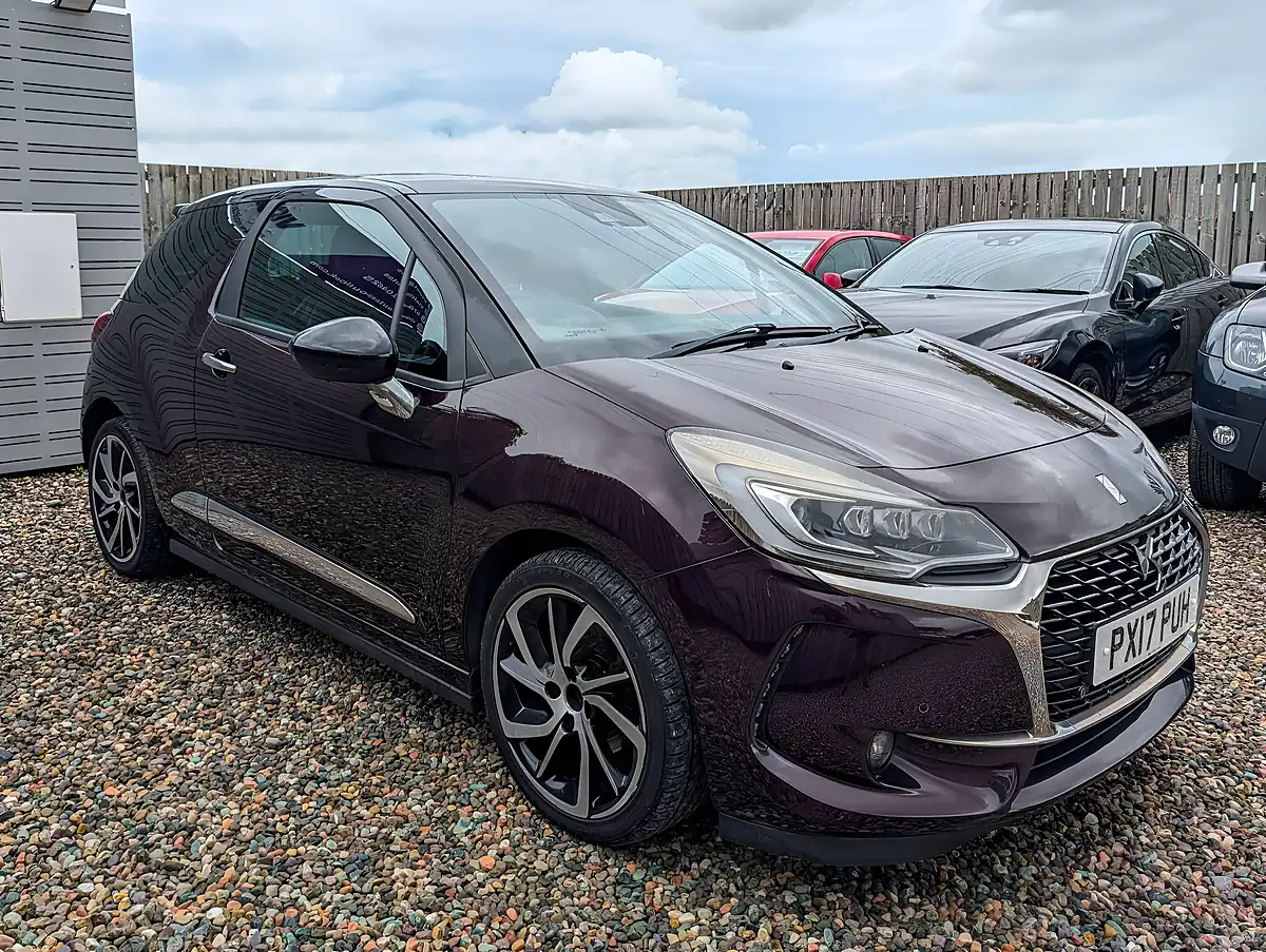 Used 2017 DS Automobiles DS 3 Prestige Purple - Front View
