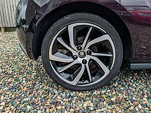 Used 2017 DS Automobiles DS 3 Prestige Purple - Interior and Exterior details 15