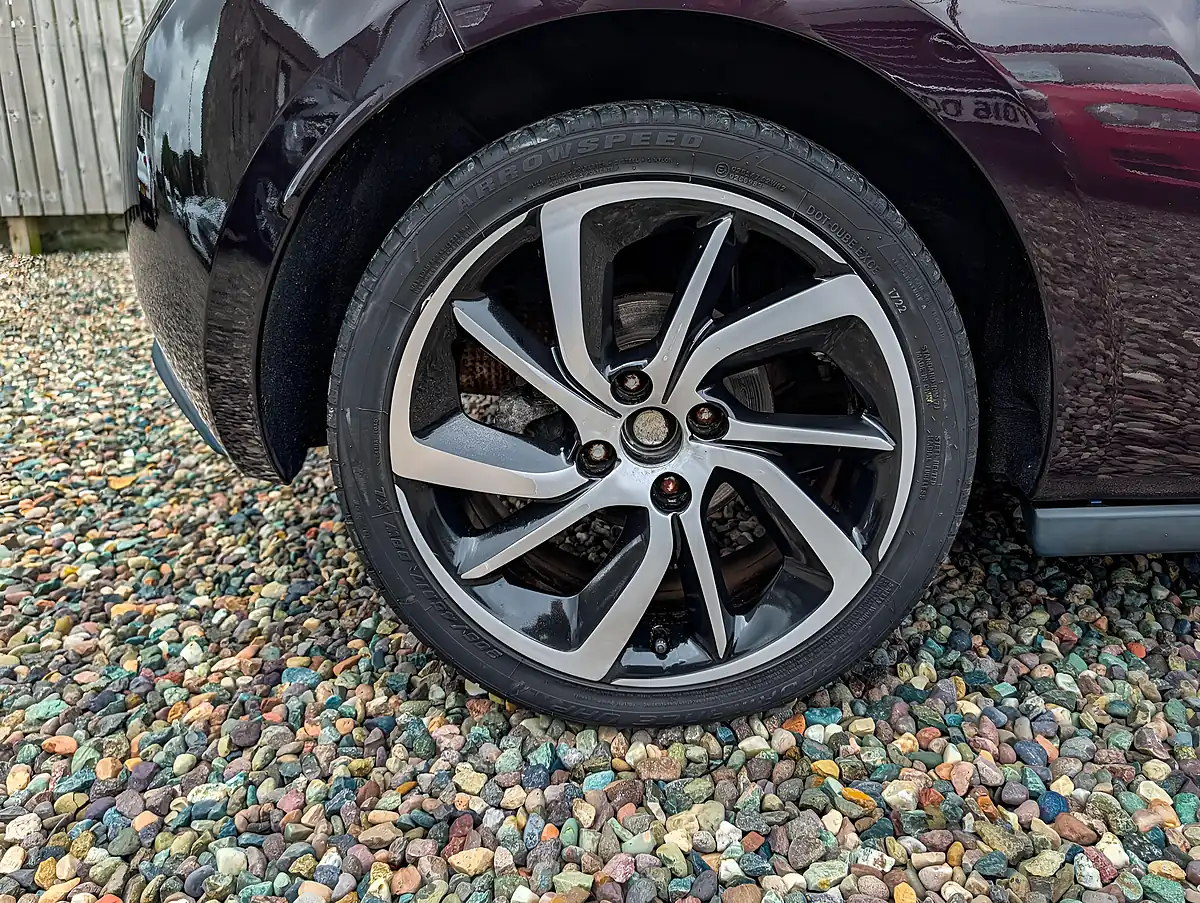 Used 2017 DS Automobiles DS 3 Prestige Purple - Interior and Exterior details 15