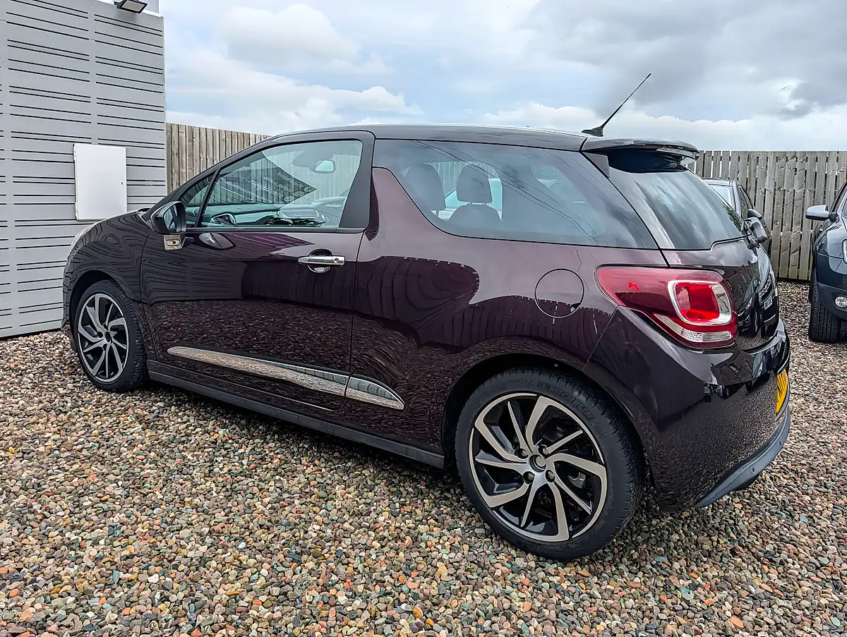 Used 2017 DS Automobiles DS 3 Prestige Purple - Interior and Exterior details 8