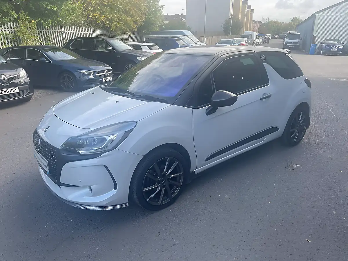 Used 2017 DS Automobiles DS 3 Prestige White - Interior and Exterior details 3