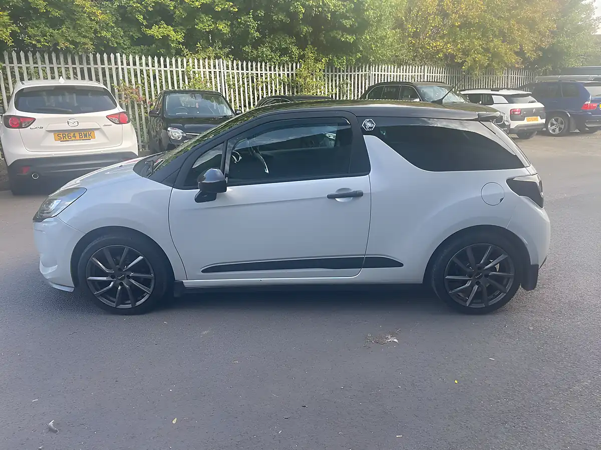 Used 2017 DS Automobiles DS 3 Prestige White - Interior and Exterior details 6