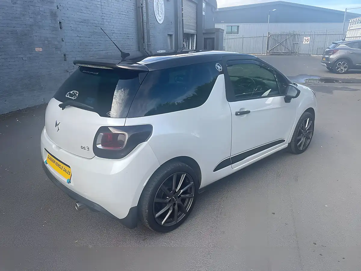Used 2017 DS Automobiles DS 3 Prestige White - Interior and Exterior details 7