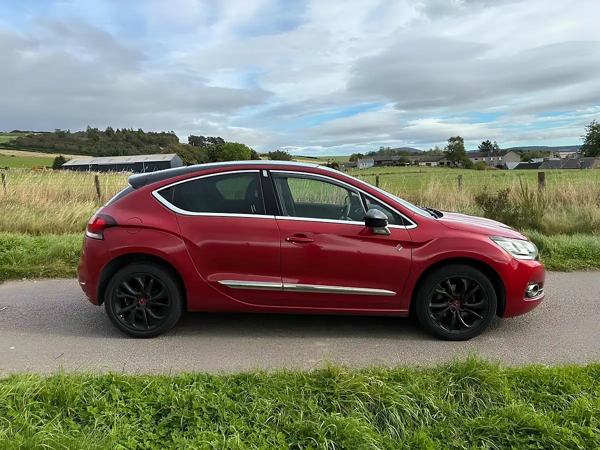 Used 2017 DS Automobiles DS 4 Performance Line Red - Interior and Exterior details 2