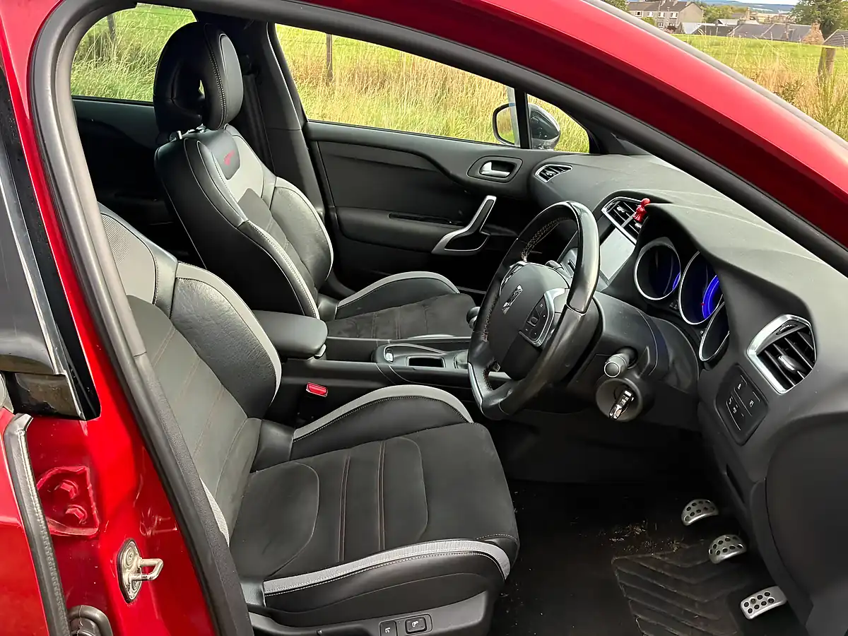 Used 2017 DS Automobiles DS 4 Performance Line Red - Interior and Exterior details 9