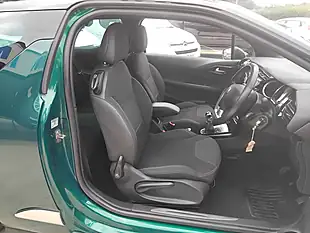 Used 2017 DS Automobiles DS3 One Green - Interior and Exterior details 18