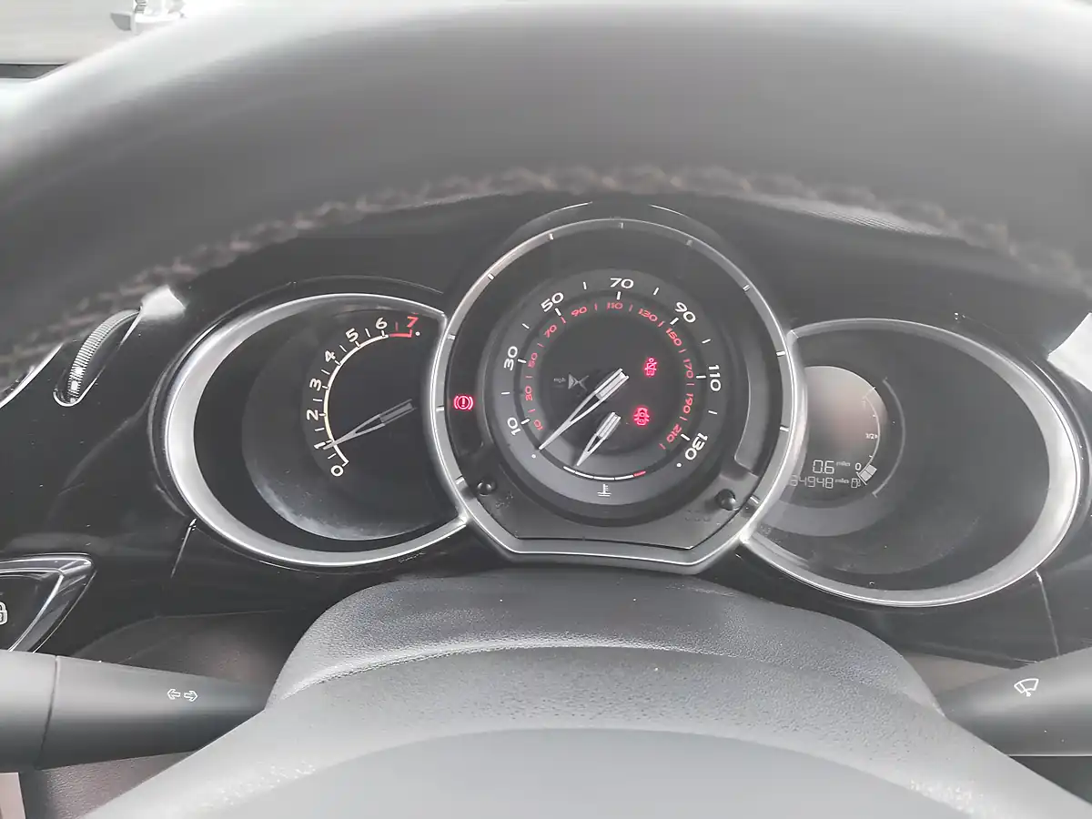 Used 2017 DS Automobiles DS3 One Green - Interior and Exterior details 19