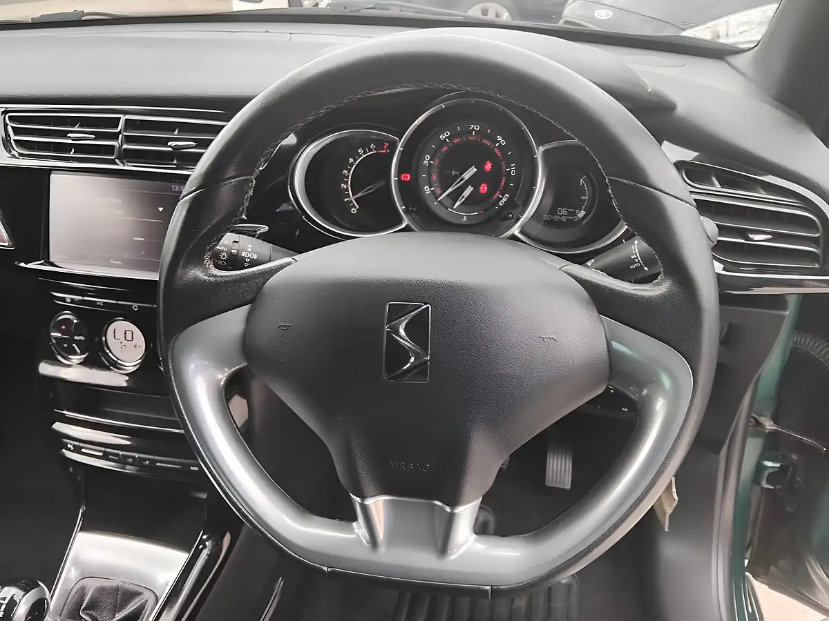 Used 2017 DS Automobiles DS3 One Green - Interior and Exterior details 20