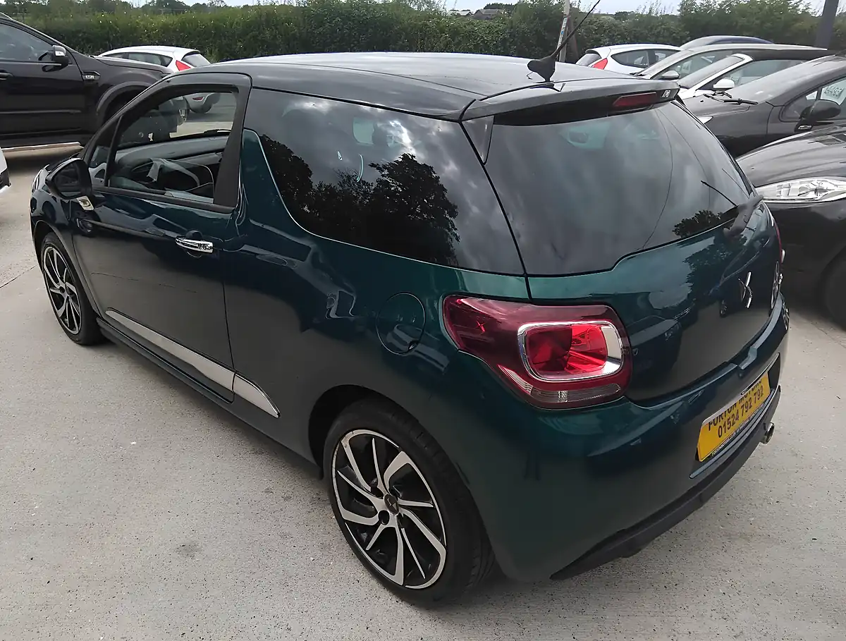 Used 2017 DS Automobiles DS3 One Green - Interior and Exterior details 7